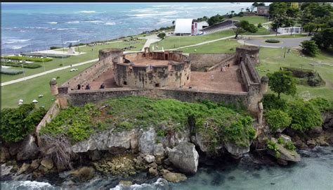  La Fortaleza de San Felipe! Bir Zaman Yolculuğuna Hazır Olun