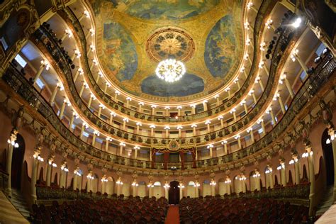  Teatro Amazonas: Mühteşem Bir Opera Evi ve Amazonun Gülü!