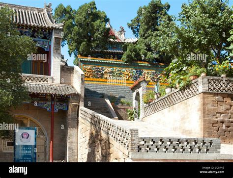 Xiaogan Baiyun Mountain Ancient Architecture Complex: Gizemli Tarihi Yapılar ve Muhteşem Manzaralar!