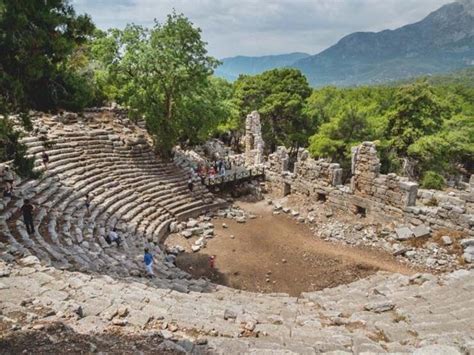 Yingtan Shiliuzhen Antik Kenti: Tarihin Gizemlerini Keşfedin ve Muhteşem Manzaraları İnceleyin!